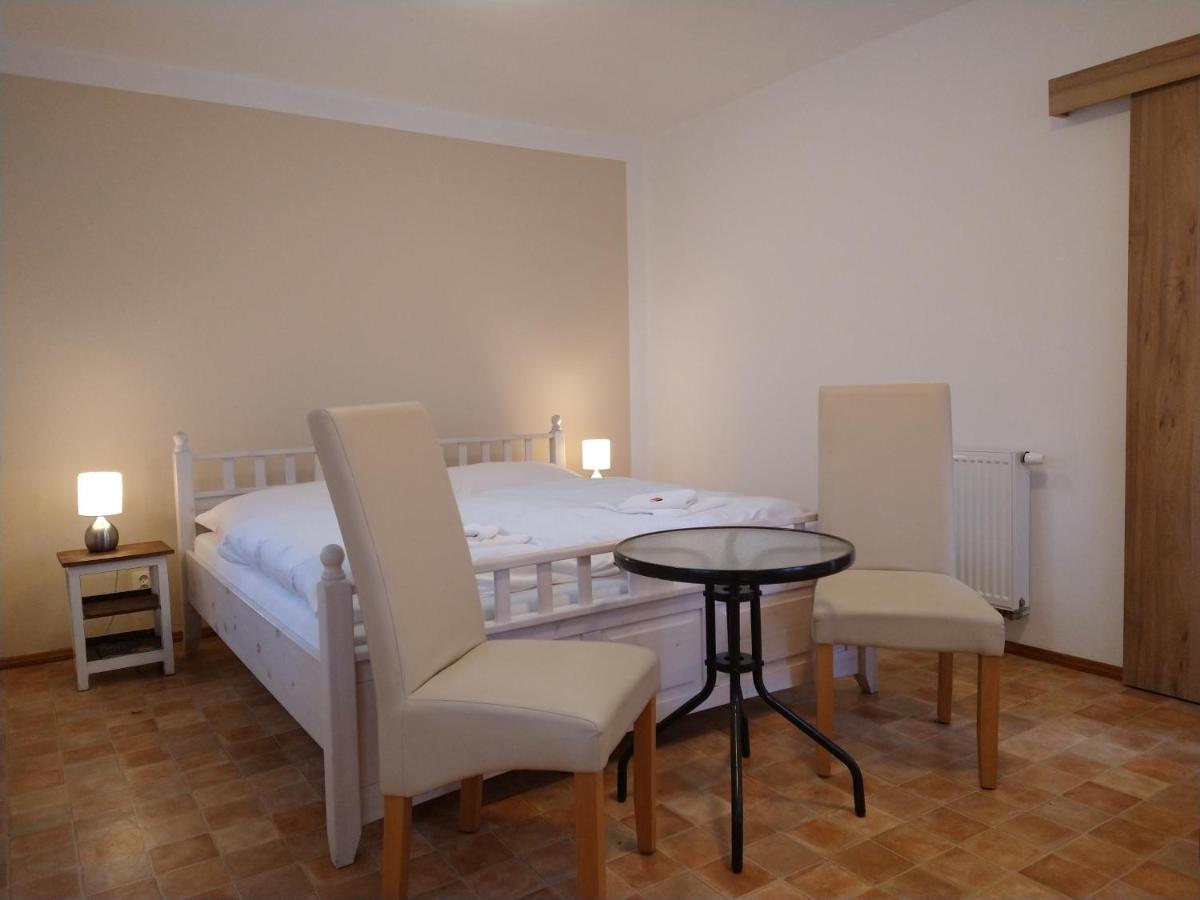 Mníšek pod Brdy Apartmany Maly Mnich المظهر الخارجي الصورة