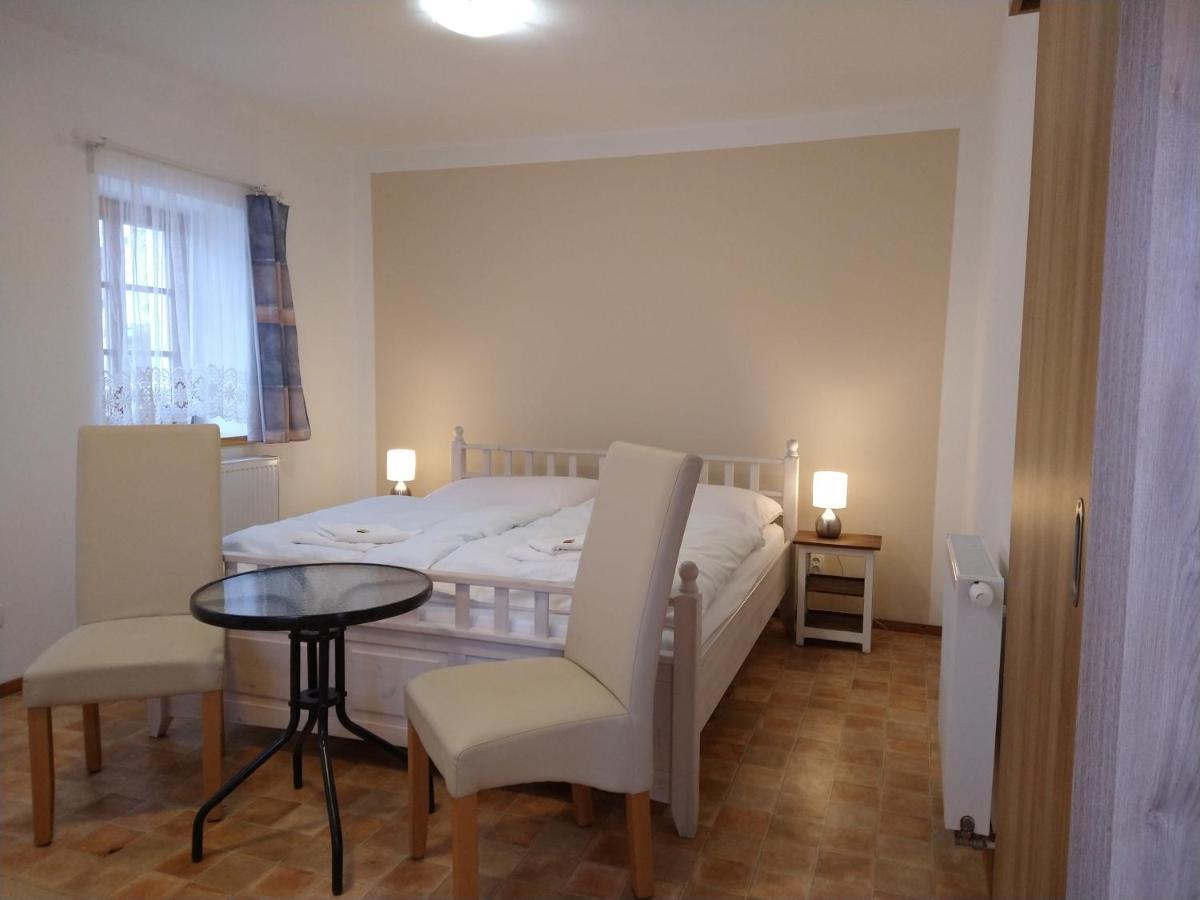 Mníšek pod Brdy Apartmany Maly Mnich المظهر الخارجي الصورة